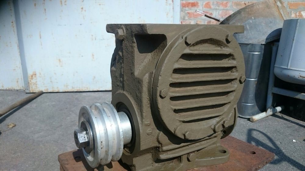 Продам редуктор Ч-100  коефіцієнт пониження 1/30