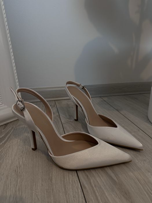 Damskie białe szpilki eleganckie