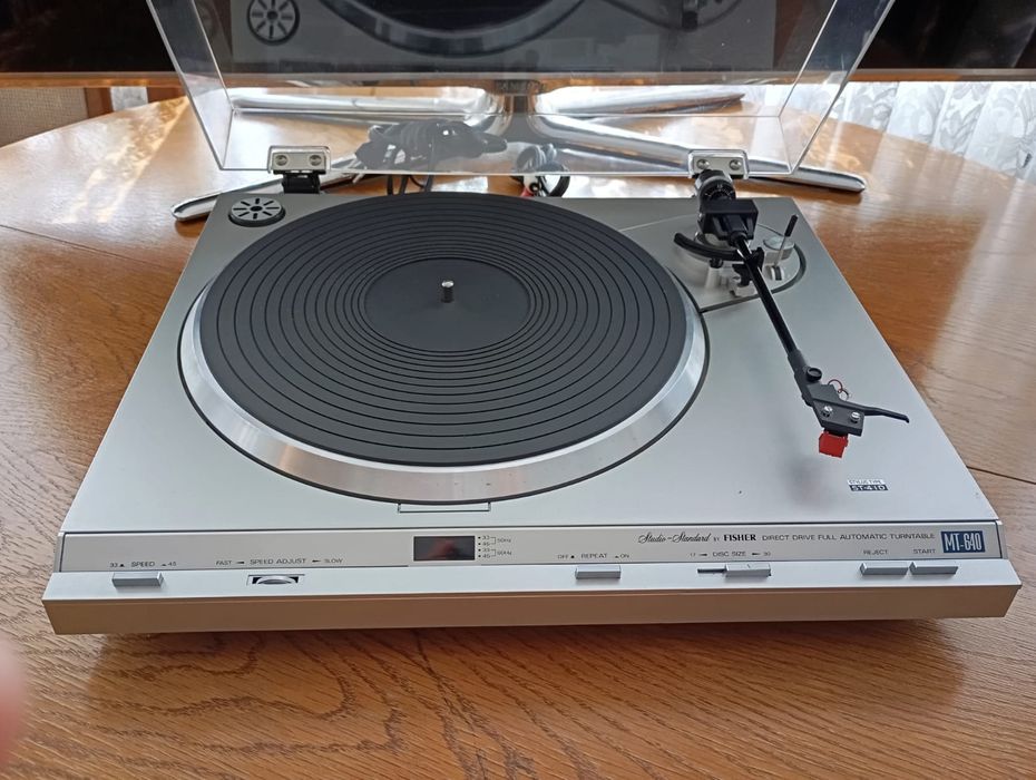 Проигрыватель виниловых пластинок FISHER  MT-640