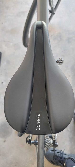 Selim Cannondale Line-S Steel Flat Preto 143mm