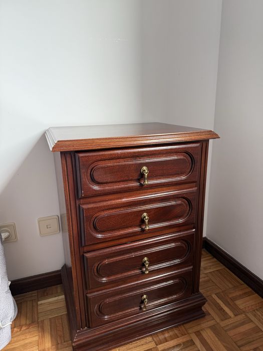 2 mesas de cabeceira