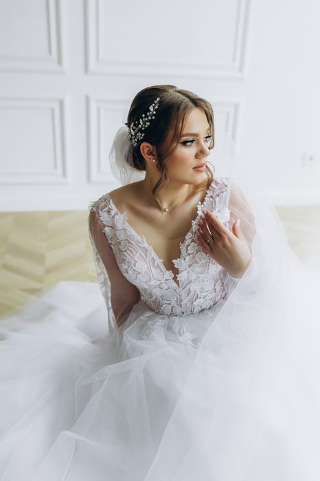 Весільна сукня.