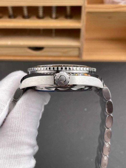 чоловічий наручний годинник Omega Planet Ocean Seamaster 600m VS