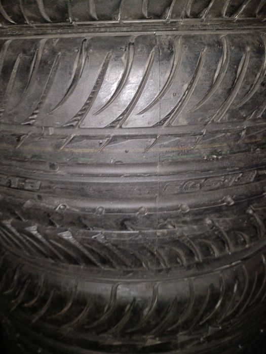 Pneus  215/40/16