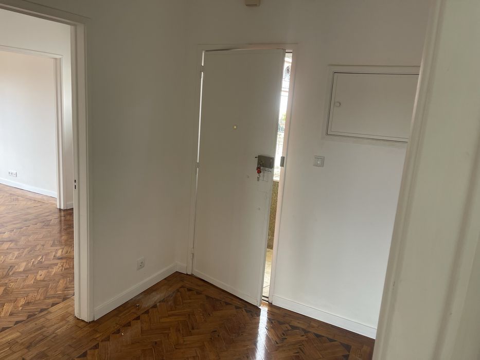 Apartamento T2 em Moradia serra da silveira-Belas