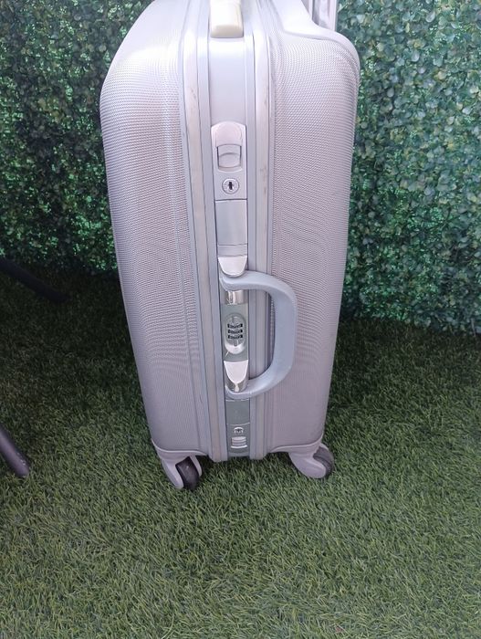 Mala de viagem tamanho médio dura
