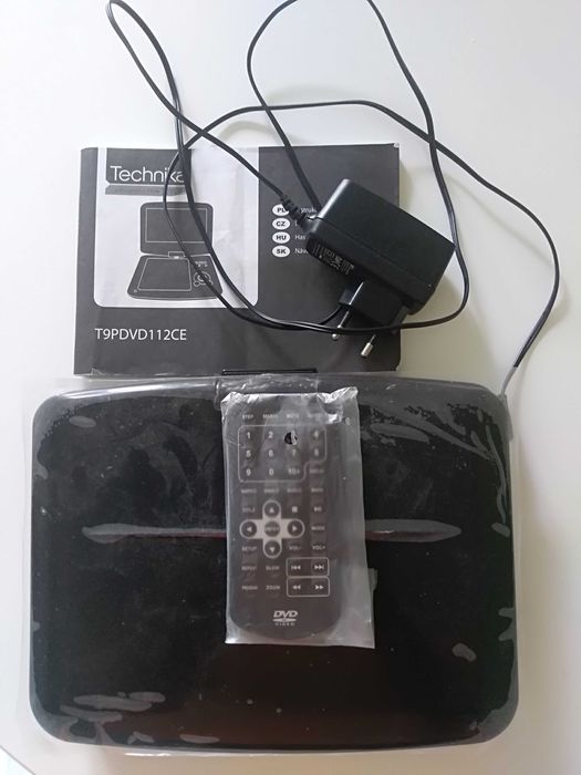 Odtwarzacz przenośny DVD 9" Technika kpl.