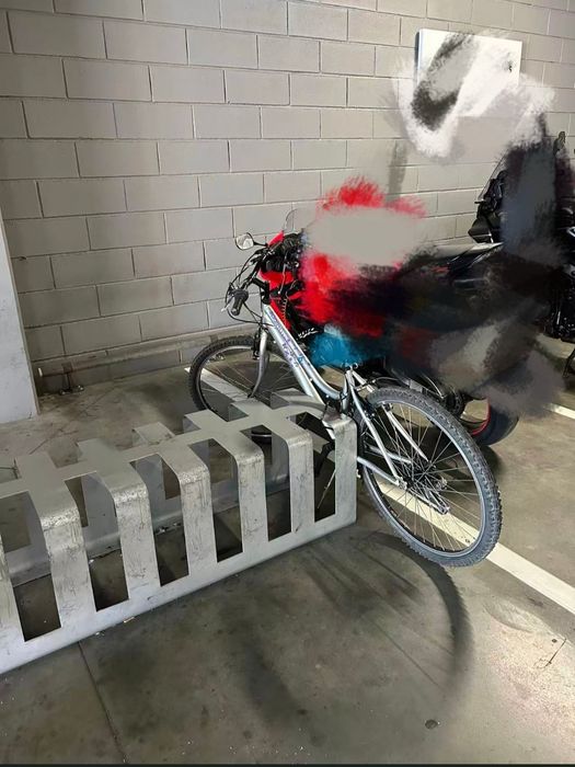 A bicicleta, boa aparência , está em bom estado de funcionamento e sem danos.