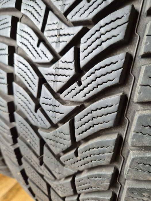 225/50/17 Dunlop para zima 6,5mm rok 17