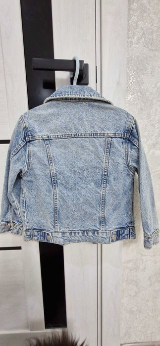 Ціна за всі три!Верхній одяг:курточка,джинсовий піджак,вітровка