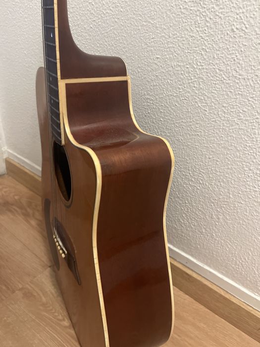 Guitarra Acústica Maison em Excelente Estado