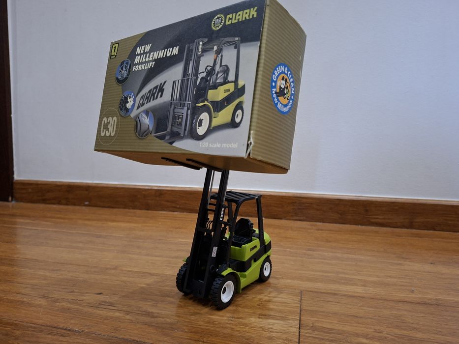 Model Mica Clark C30 1:20