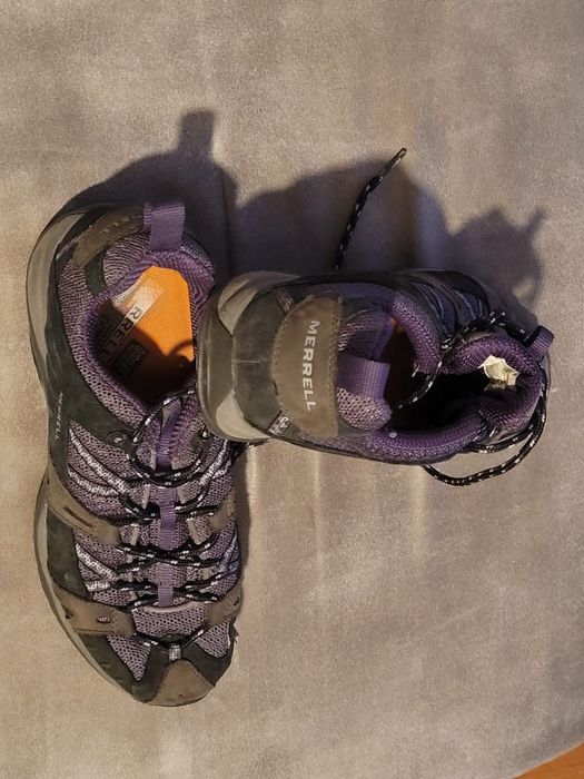 Ténis Merrell 
Estão em óptimo estado!
Tamanho 39
Ténis