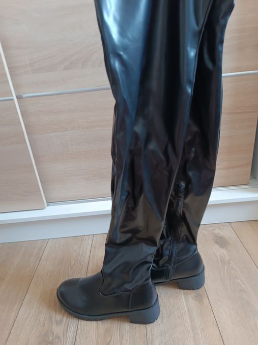 Czarne kozaki na obcasie