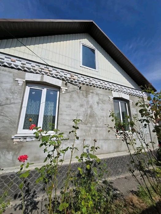 Продаж будинку в центрі смт Рокитне.  Розглядаємо сертифікати