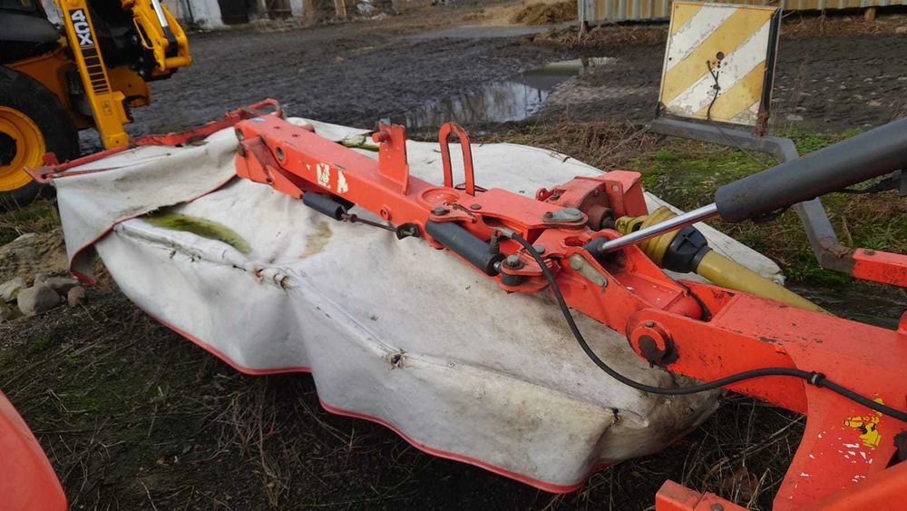 Zestaw Kosiarek tylna KUHN GMD 8730 F-FF i frontalna KUHN GMD 802 F-FF