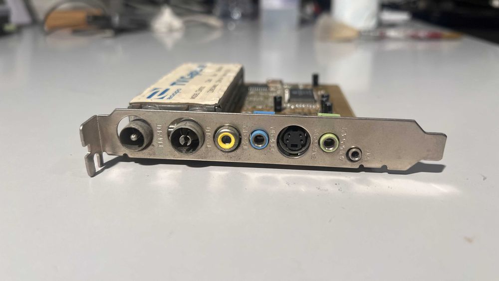 Placa PCI captura vídeo TV e rádio FM BG+DK