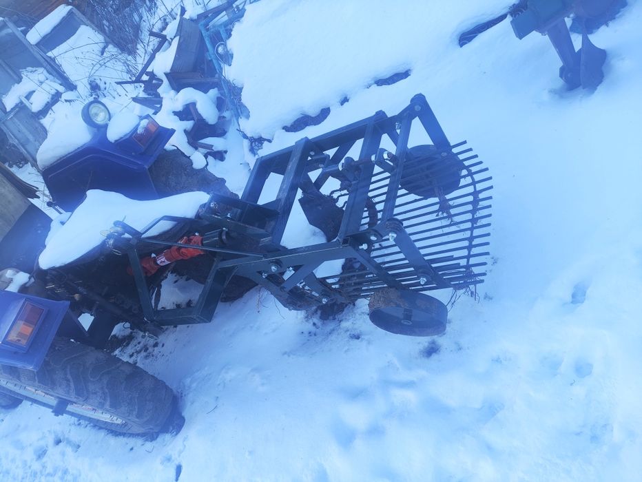 Трактор XINGTAi- сінтай 220 2011р.в з навісним..