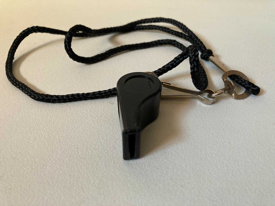 Apito de Plástico com Cordão