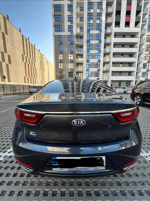 Автомобіль седан КІА  К7