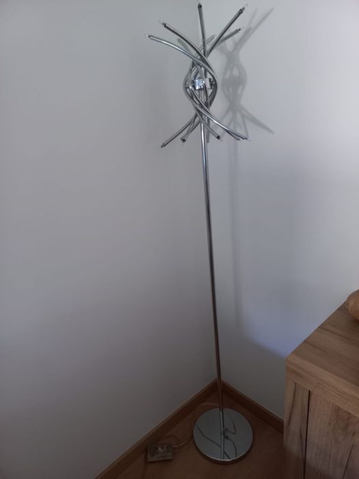 Candeeiro com luz regulavel