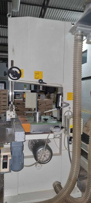 Serra de fita semiautomática