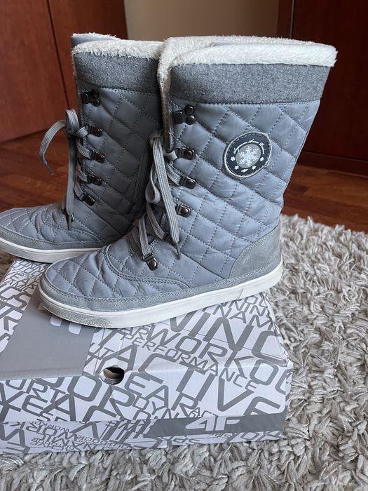 Sportowe kozaki damskie 4F