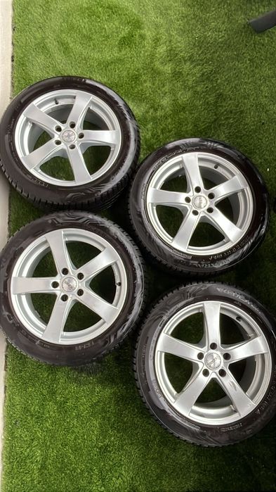 Jantes 17 5×112 com pneus 225/50R17.
Possível envio para Portugal Cont