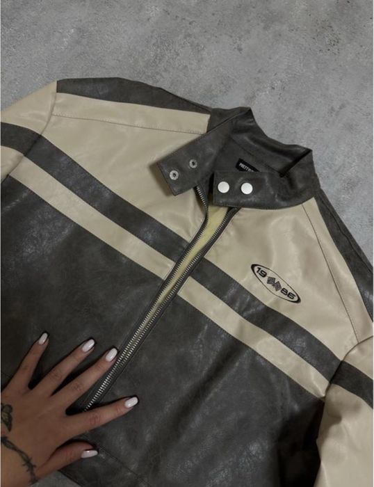 Шкіряна куртка в стилі moto jacket від бренду Prettylittlething