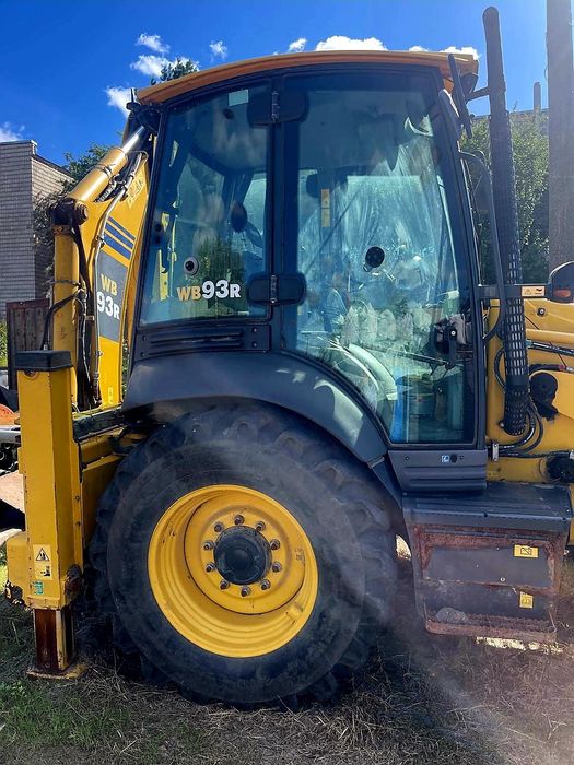 Екскаватор навантажувач Komatsu WB93R