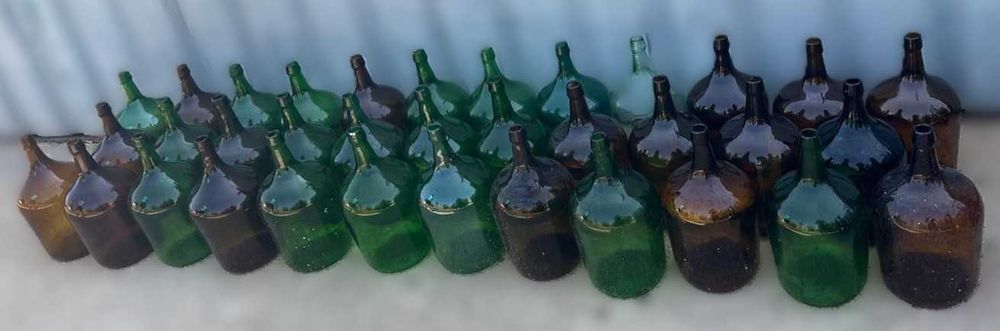 Garrafões antigos de 5 Litros, castanhos e verdes