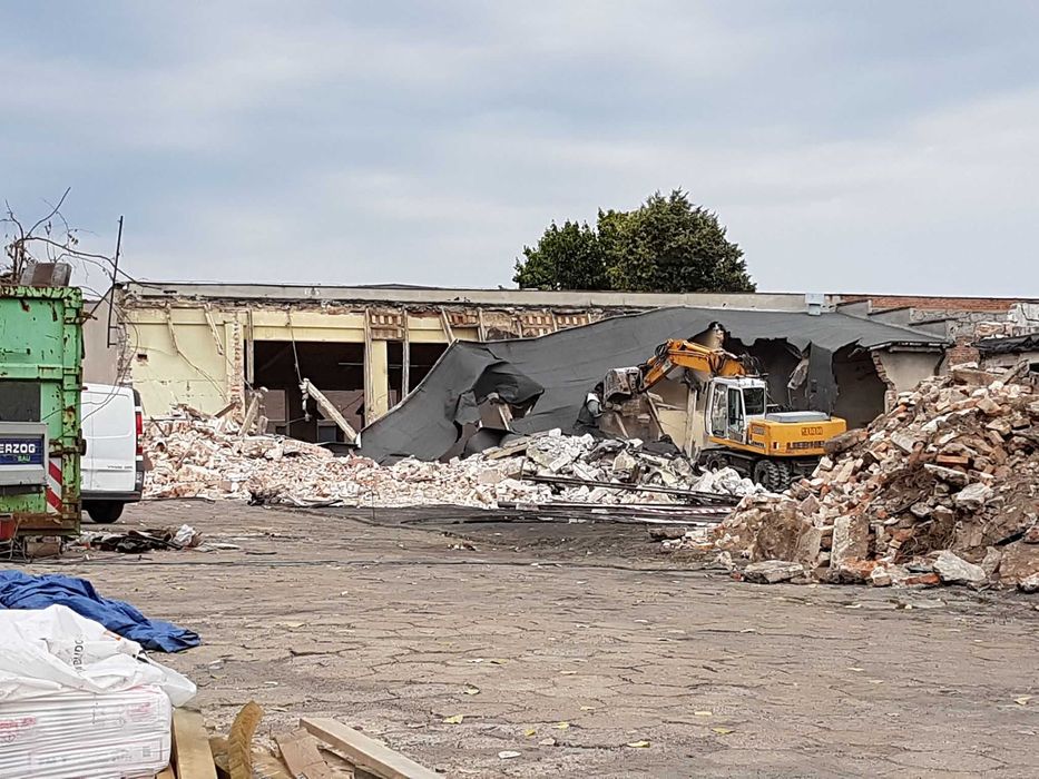 złom odbiór rozbiórka porządkowanie budynków piwnic obiektów