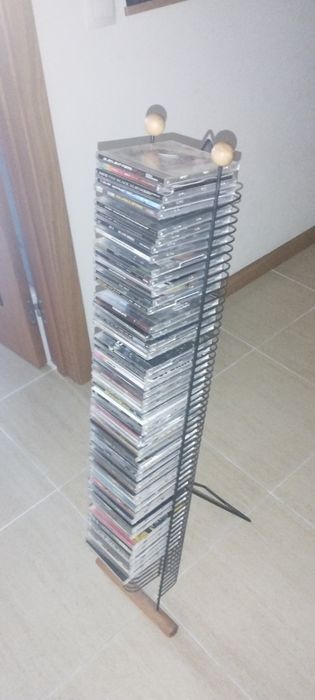 Vendo estante de pé para cds