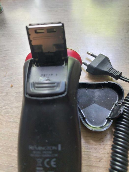 Електробритви Remingston  та Braun