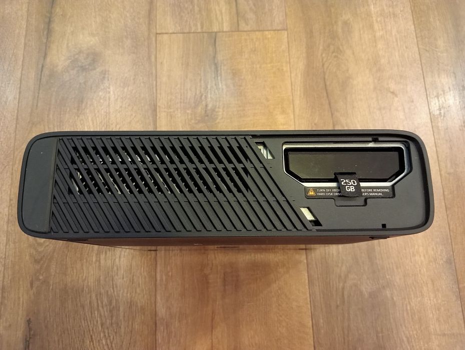 Xbox 360 Slim E - 250GB