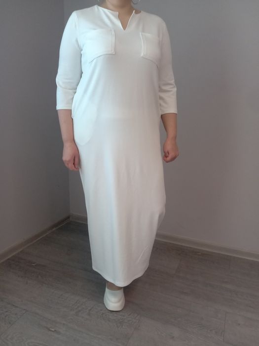 Біла велика сукня