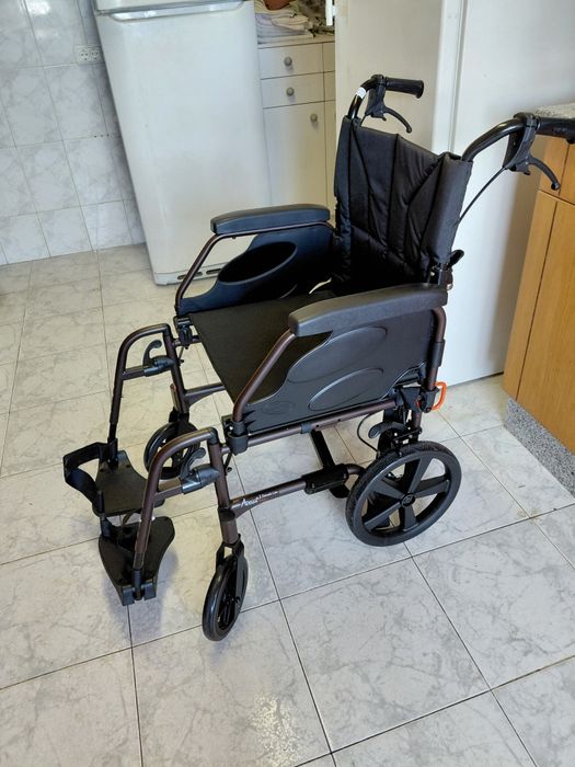 Cadeira de rodas Invacare - oferta andarilho