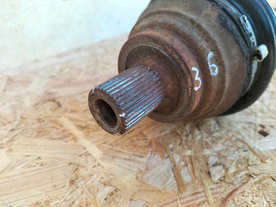 VW Jetta V 05-11 1.6 B 8V Golf V Полуось передняя правая граната ШРУС