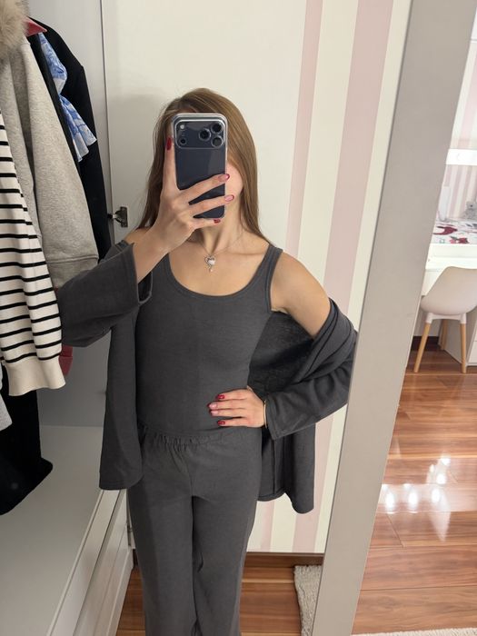 Сірий костюм трійка на осінь або зиму розмір XS