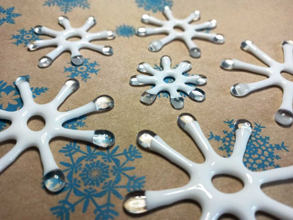 Сніжинки на ялинку, декор