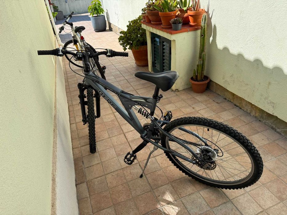 Bicicleta BTT aluminio travão disco e suspensão total