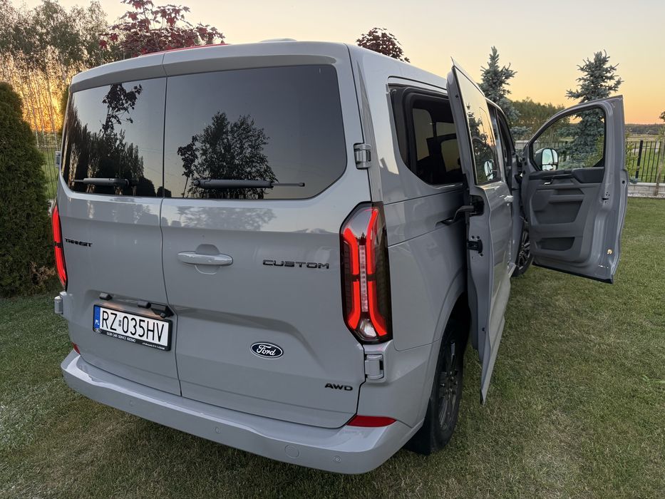 Wynajem  -Nowy Ford Transit Custom 9 - osobowy