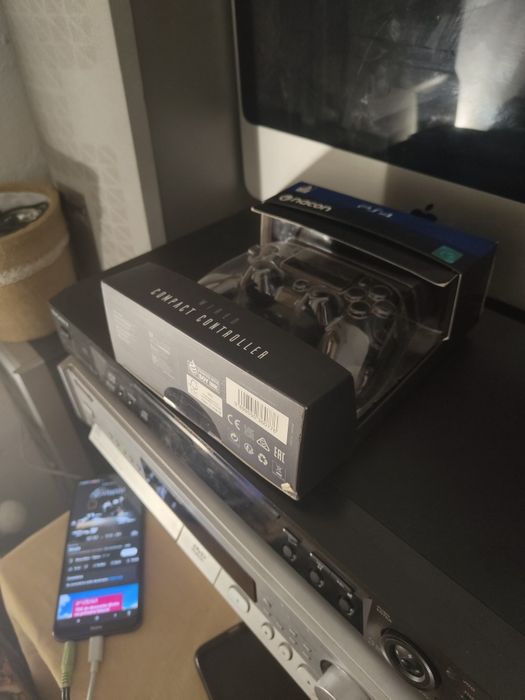 Comando PlayStation 4 em muito bom estado (somente a caixa)