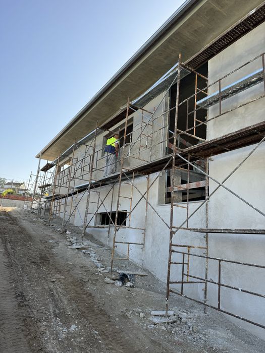 Equipa de estuque e reboco projetado