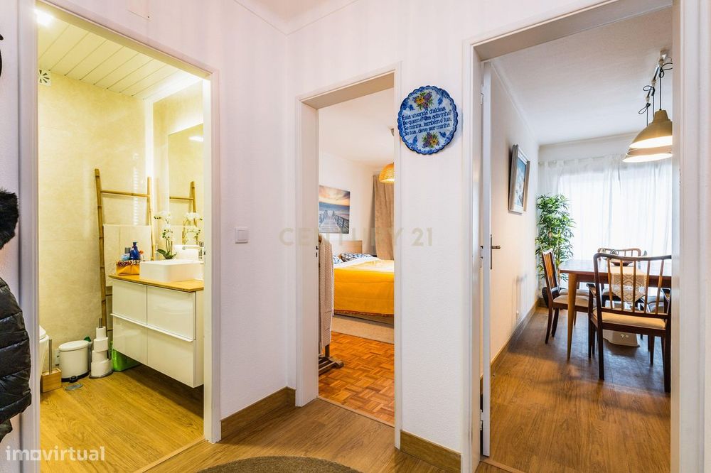 Apartamento T1 Mobilado || Elevador e Garagem || 1ª Linha da Praia do