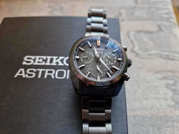 Nowy Seiko Astron Green Dial GPS Solar Watch SSH079J1