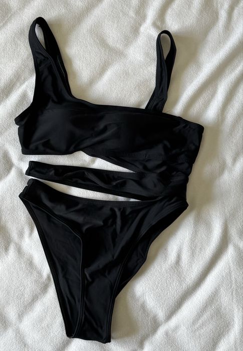 Купальник чорного кольору