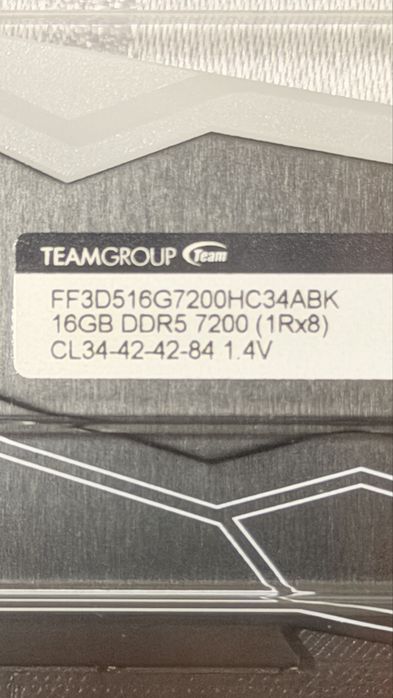 Memória RAM TeamGroup DDR5 RGB 7200MHz