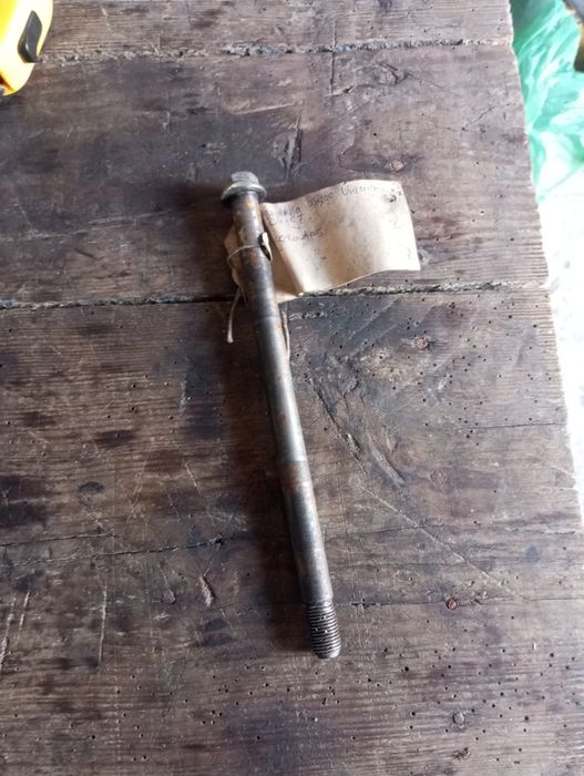 Oś ośka szpilka mocująca 700  Yamaha XV 535 Virago 84-87r nr 1.40