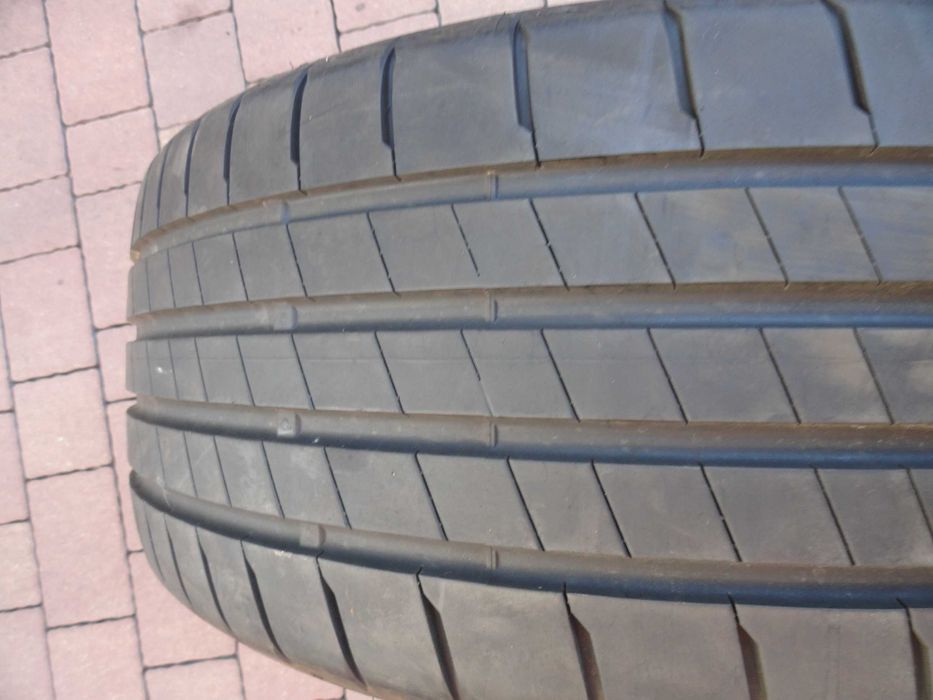 225/40R19 Bridgestone 2 sztuki LATO 2023 rok
